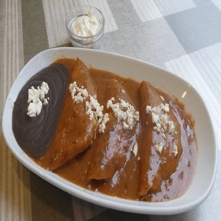 Enchilada vegetarianas rojas