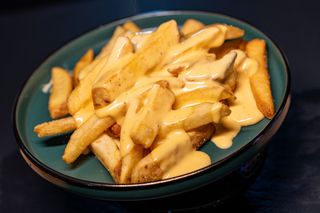 Cartofi cu sos Cheddar