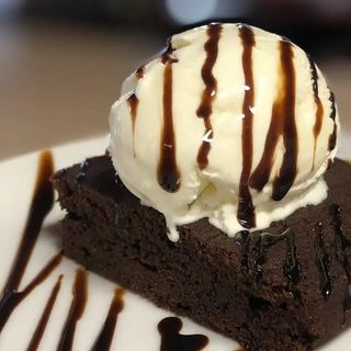 ბრაუნი ნაყინით