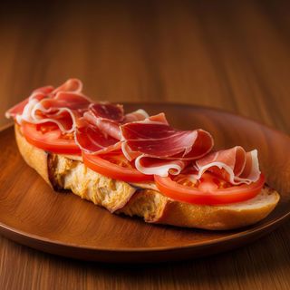 Tostada con tomate y jamón ibérico