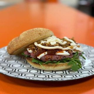 Hamburguesa Rocket con patatas y bebida