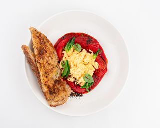 Скрембл с томатами