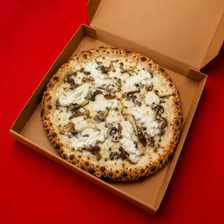 Pizza Tartufo e Funghi con Stracciatella