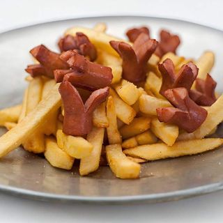Würstel e patatine fritte