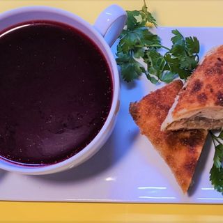 Barszcz wigilijny z krokietem