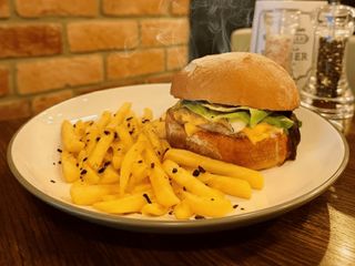 Бургер Курячий з картоплею