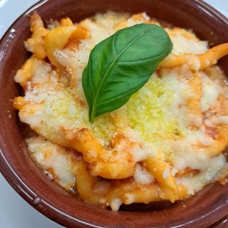fusilli al forno con mozzarella + acqua piccola 