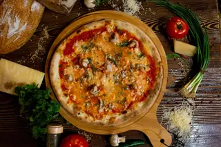 Seafood pizza M