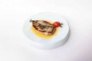 Cotlet de porc la tigaie cu sos de unt si cimbrisor