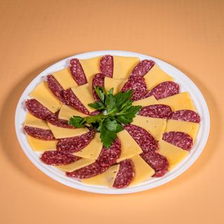 Тарілка м'ясо-сирна (200 г)