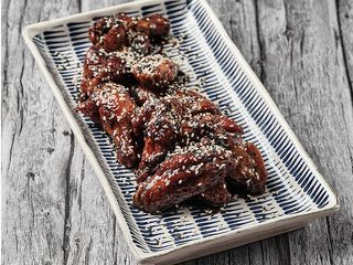 Крила в гостро-медовому соусі (300g)