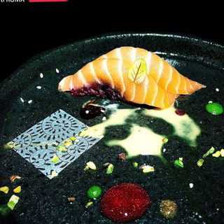 N 09 Nigiri salmone venere  2 pezzi