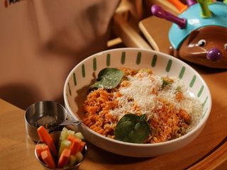 Makaron bolognese z kurczakiem, z tartym parmezanem (120/120/50g)