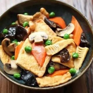 Pato Con Bambú Y Setas Chinas