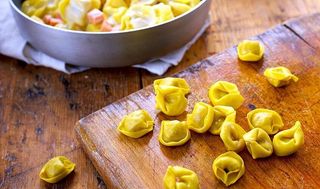 CAPPELLETTI AL PROSCIUTTO DI PARMA: 2conf.-4porz. = 500g (5242)