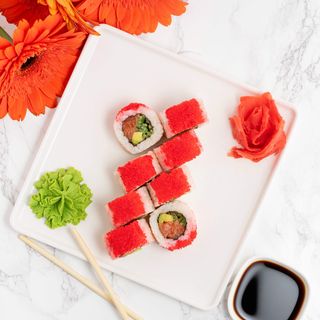 Каліфорнія лосось +  ікра тобіко (225г)