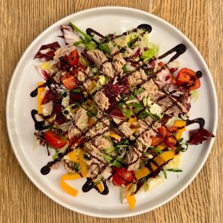 Insalata mista con tonno