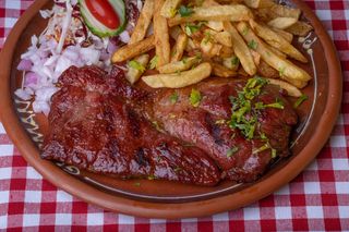 Dimljeni vrat u somunu 350 gr