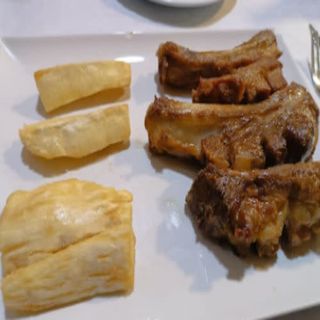 Chicharrón Con Yuca