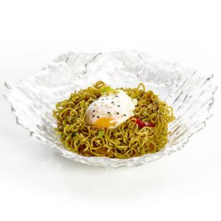 Yakisoba vegetal con huevo a baja temperatura