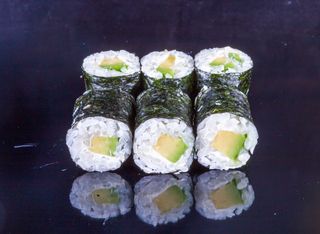 Хосомаки Филаделфия и авокадо (6бр-125г)