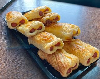 Самса слоеная с сосиской