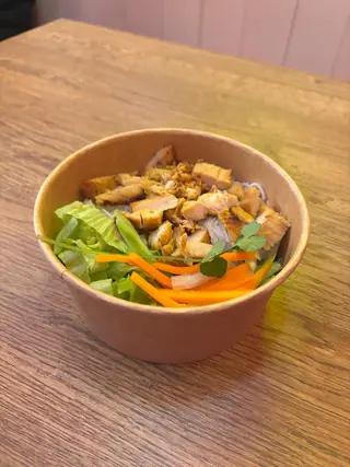 Spaghetti gà nướng - pollo marinato grigliato