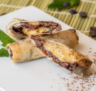 140. Rollitos De Plátano Con Chocolate Y Bayas Goji