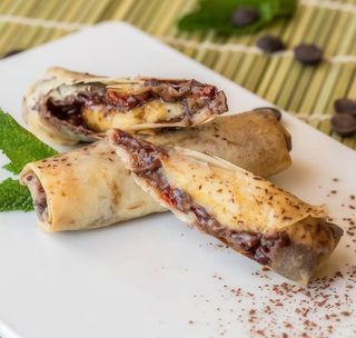 140. Rollitos De Plátano Con Chocolate Y Bayas Goji