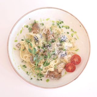 Паста с курицей и грибами 