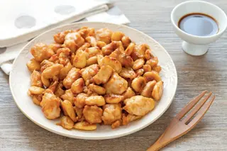 Pollo con mandorle