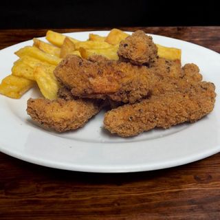 Fingers de pollo con patatas fritas