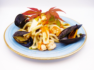 64g Udon con frutti di mare