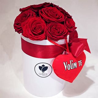 Crvene ruže i srce flowerbox B. 9 ruža