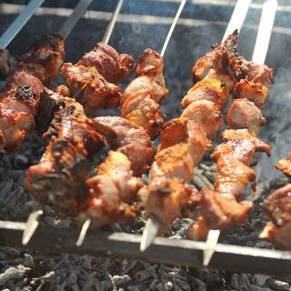 шашлык окорочка  