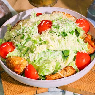 სალათი ცეზარი ქათმით