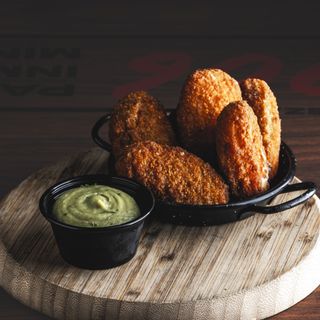 Jalapeños Fritos Rellenos De Queso Cheddar