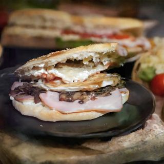 Astoria sendvič sa kulenom