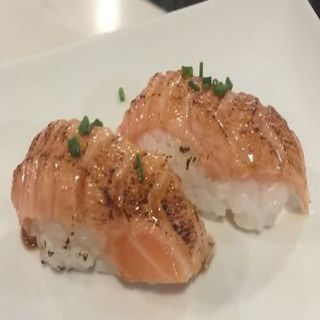 67. Nigiri De Salmón Flameado (2 Uds.) 