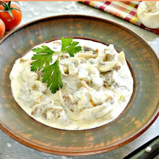 Свинина с грибами в сливочном соусе