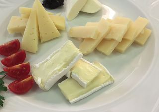 Piatto misto di formaggi