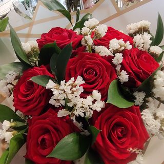 Bukiet 7 róż+ dodatki 