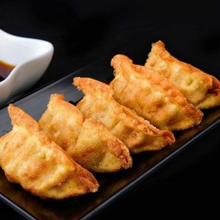 CHICKEN DEEP FRIED GYOZA (DUMPLINGS )- 6 PCS