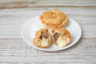 Empanada Argentina De Cebolla Y Queso