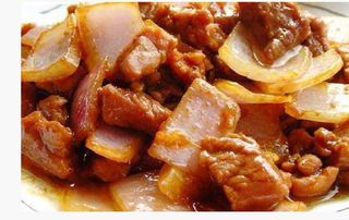 88. Manzo con cipolla