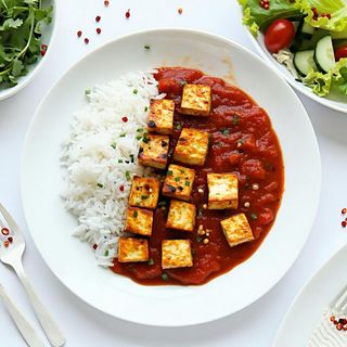 Spicy tomato sauce with tofu