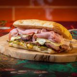 El cubanito + patatas fritas