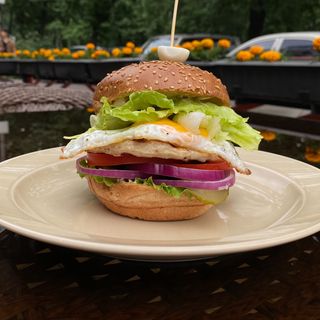 Бургер " Цезарь" с курицей