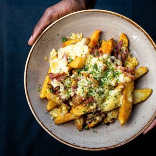 Cheese 'n' bacon fries