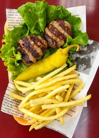 2бр. Телешко Кюфте + Картофки + Сос (220г)